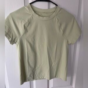 Vuori Women’s Short Sleeve Top Measurements in pics